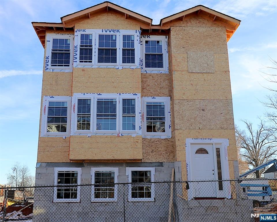 Property for Sale at 32 Garibaldi Ave, Newark, New Jersey - Bedrooms: 8 
Bathrooms: 5 
Rooms: 17  - $1,100,000