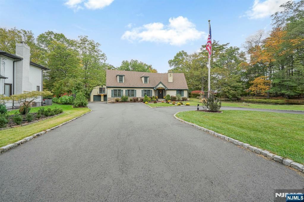 Photo of 14 Weinmanns Boulevard, Wayne, NJ 07470 (MLS # 25036483)