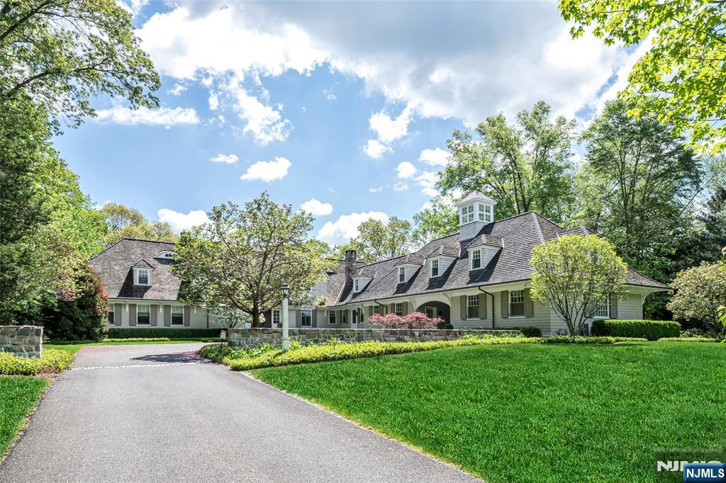 259 Indian Trail Drive, Franklin Lakes, New Jersey - 5 Bedrooms  
7 Bathrooms  
17 Rooms - 