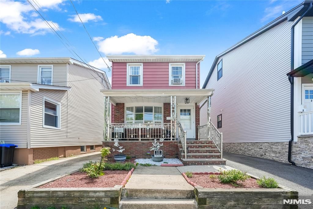 Photo of 728 Devon Street, Kearny, NJ 07032 (MLS # 26014466)