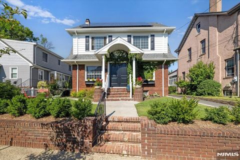 MLS: 25008258