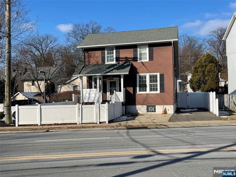 Photo of 138 Pompton Ave, Verona, NJ 07044 (MLS # 26010206)