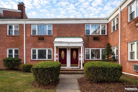 Photo of 184 Hillside Ave #I1, Leonia, NJ 07605 (MLS # 26008912)