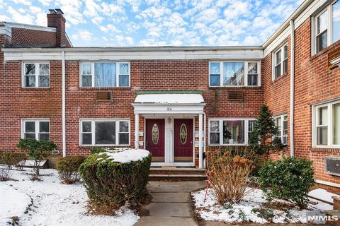Photo of 184 Hillside Ave #I1, Leonia, NJ 07605 (MLS # 26008912)