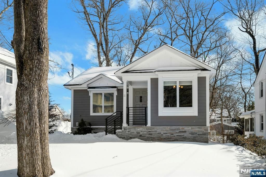 Photo of 31 Mount Pleasant Parkway, Livingston, NJ 07039 (MLS # 26003656)