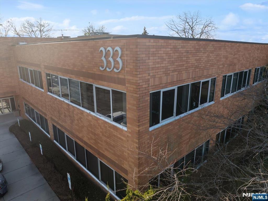 333 Old Hook Road 200