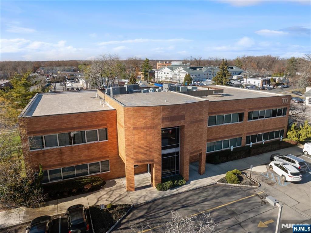 333 Old Hook Road 200