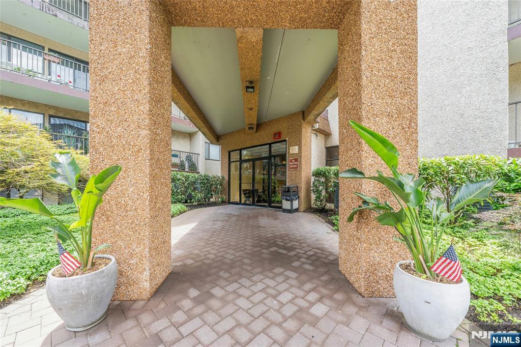 521 N Piermont Avenue 225