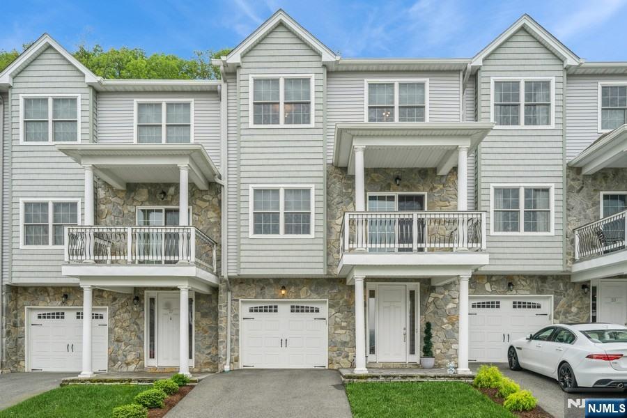 Photo 1 of 55 Halina Lane, Butler Borough, New Jersey, $599,000, Web #: 325020220