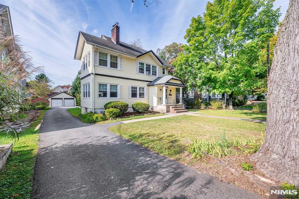 59 Watchung Avenue, Montclair, New Jersey - 8 Bedrooms  
3 Bathrooms  
17 Rooms - 