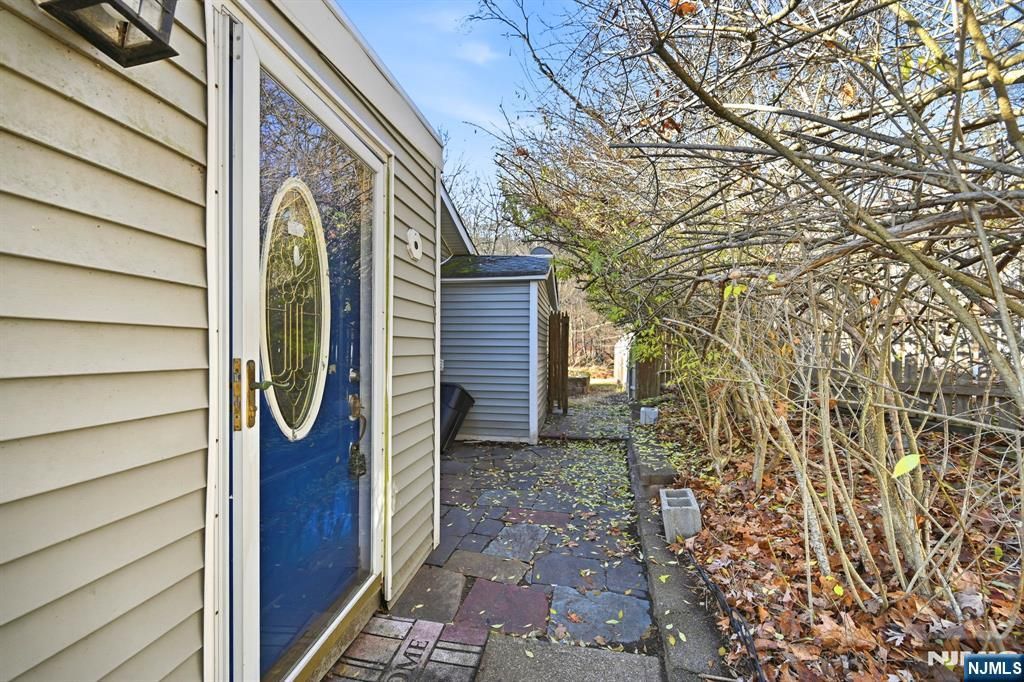 Photo of 33 Setting Sun Trail, West Milford, NJ 07480 (MLS # 25041546)