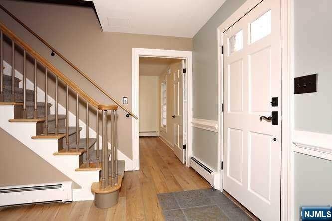 44 W Hill Road