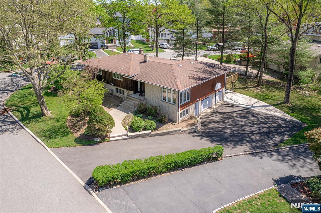 Property for Sale at 184 Jenkins Drive, Englewood Cliffs, New Jersey - Bedrooms: 4 
Bathrooms: 3 
Rooms: 10  - $1,388,000