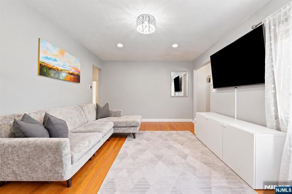 9-06 6th Street