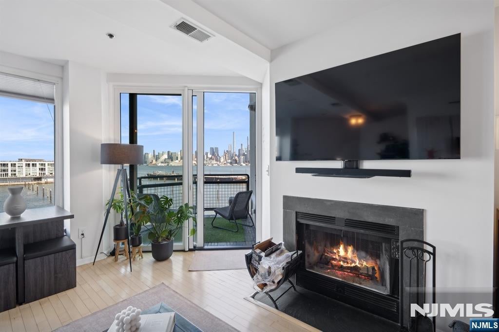 600 Harbor Boulevard 949