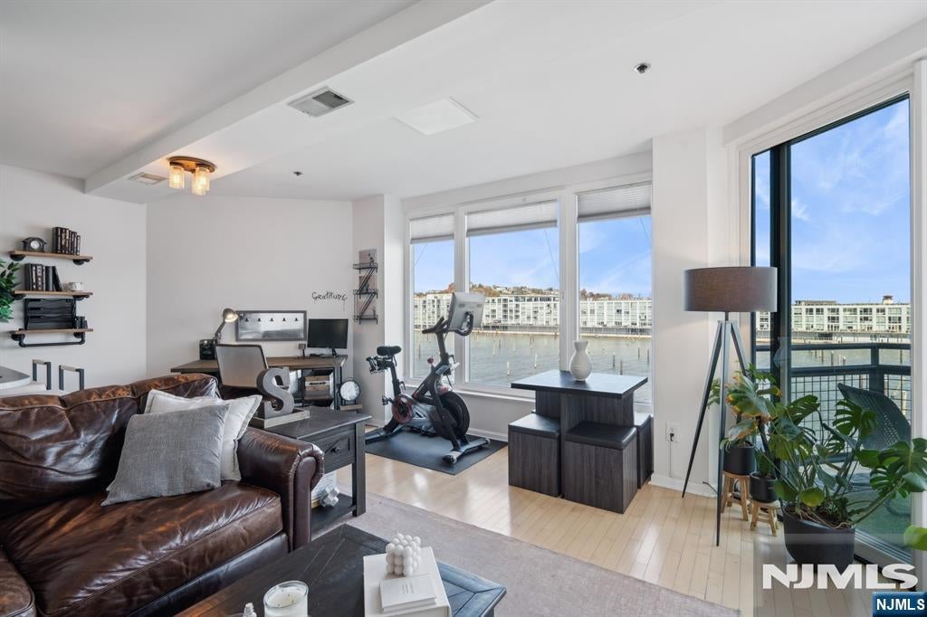 600 Harbor Boulevard 949