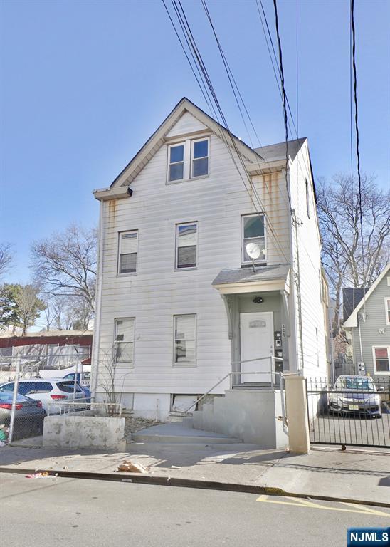 441 Summer Street, Paterson, New Jersey - 6 Bedrooms  
3 Bathrooms  
11 Rooms - 