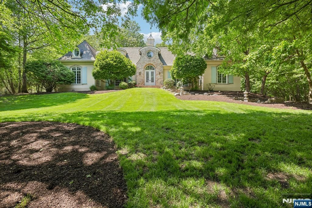 Photo of 505 Timberline Drive, Franklin Lakes, NJ 07417 (MLS # 26018437)
