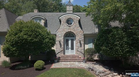Photo of 505 Timberline Drive, Franklin Lakes, NJ 07417 (MLS # 26018437)