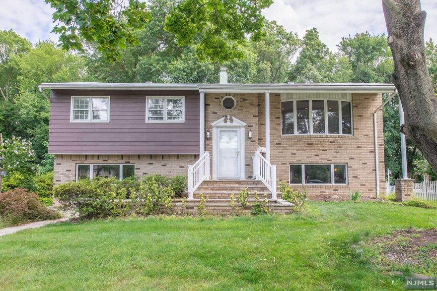 You'll be movin' and groovin' to Fairfield to see this spacious bi-level with 60's flare! Walk up to the 2nd level to find rich hardwood floors, a large living room drenched in sunlight, an expansive eat-in kitchen w/island, cabinets & countertops galore, plus a bonus family room addition off the back w/a screened in Florida room that leads to balcony. 3 bedrooms & main bath complete the upstairs. Master bedroom is GIGANTIC w/full bath, walk-in closet & access to balcony overlooking a huge private yard. Downstairs is a super cool retro bar in the ground level family room. Half bath, laundry & another bonus room currently being used as an office - great potential for in-law suite! This blast from the past is in an awesome neighborhood & nicely situated on a corner lot w/huge property. Over 2800 SQFT of Living Space! Great size home in fantastic neighborhood
