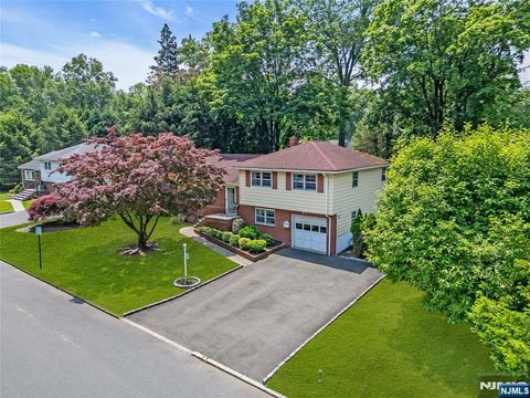 8 Delmar Avenue Cresskill NJ 07626