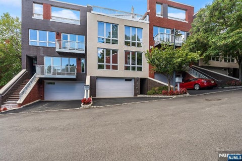 Photo of 18 Vela Way, Edgewater, NJ 07020 (MLS # 26036846)