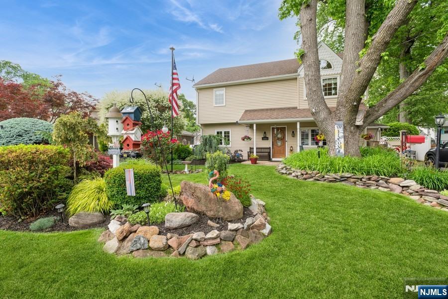 65 Day Avenue, Tenafly, New Jersey - 4 Bedrooms  
2 Bathrooms  
8 Rooms - 