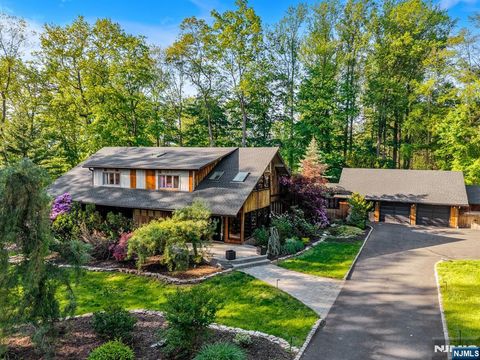 18 Lomas Lane Montvale NJ 07645