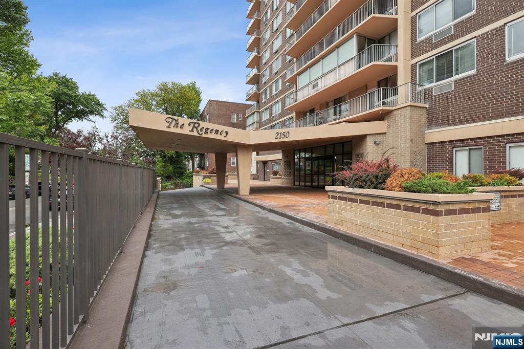 Photo 1 of 2150 Center Avenue 19F, Fort Lee, New Jersey, $175,000, Web #: 325017213