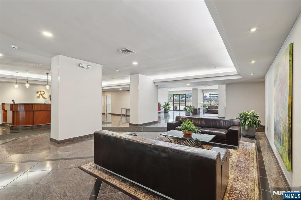 2150 Center Avenue 19F
