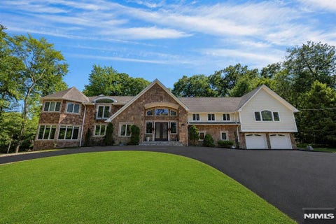 Photo of 252 Mabel Place, Franklin Lakes, NJ 07417 (MLS # 26022183)