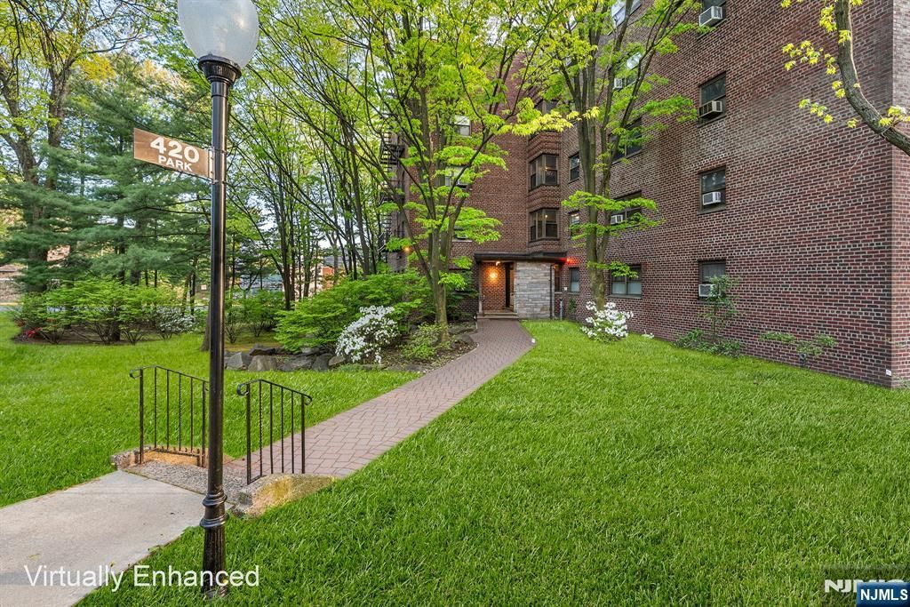 Photo of 420 Park PL #3F, Fort Lee, NJ 07024 (MLS # 26015926)