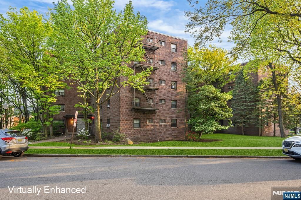 Photo of 420 Park PL #3F, Fort Lee, NJ 07024 (MLS # 26015926)