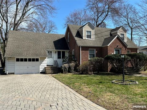 Photo of 33 Haring St, Closter, NJ 07624 (MLS # 26010131)