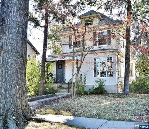 Photo of 164 Clay Avenue, Roselle Park, NJ 07204 (MLS # 25036691)