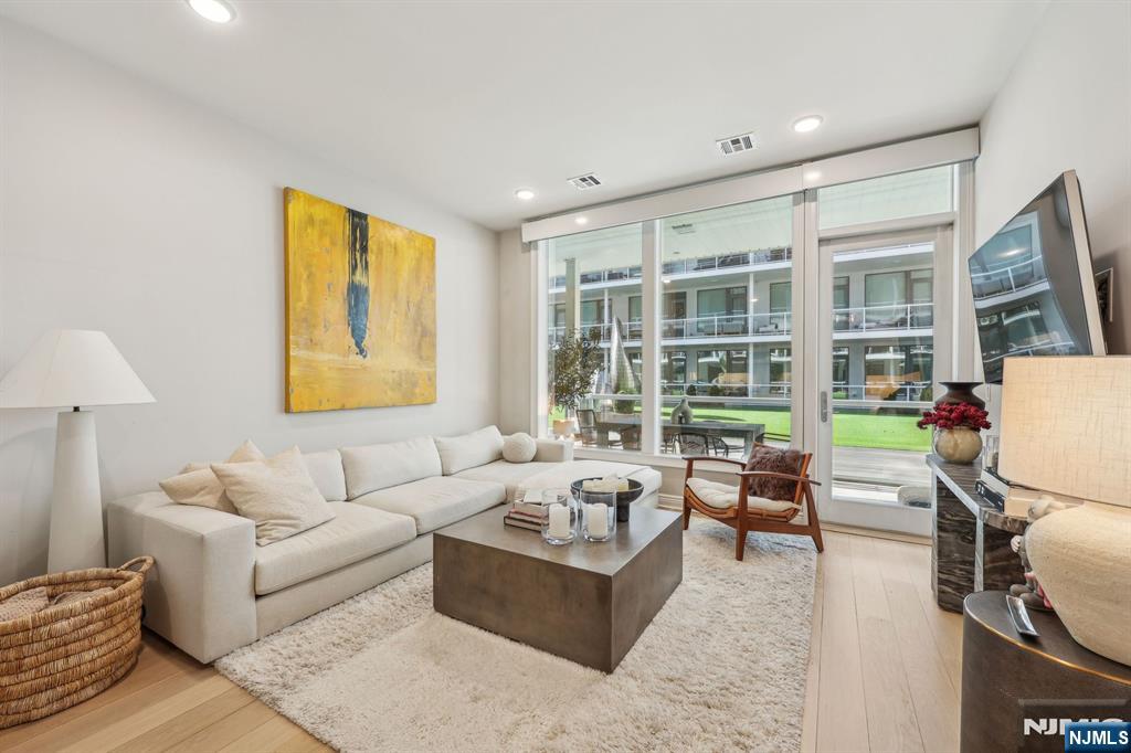 Rental Property at 3 Somerset Ln 316, Edgewater, New Jersey - Bedrooms: 1 
Bathrooms: 2 
Rooms: 4  - $4,100 MO.