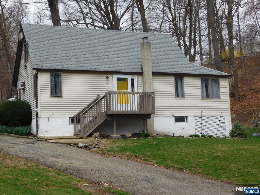 1 Dogwood Trail, Kinnelon Borough, New Jersey - 3 Bedrooms  
1 Bathrooms  
6 Rooms - 