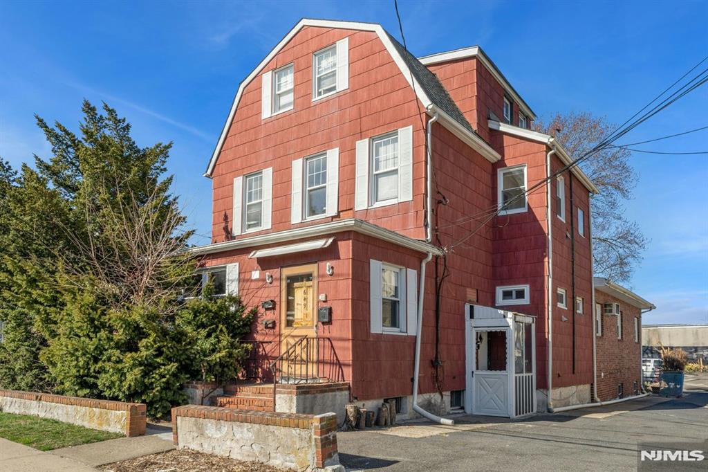 Rental Property at 649 New Jersey Ave 1, Lyndhurst, New Jersey - Bedrooms: 3 
Bathrooms: 2 
Rooms: 6  - $3,500 MO.