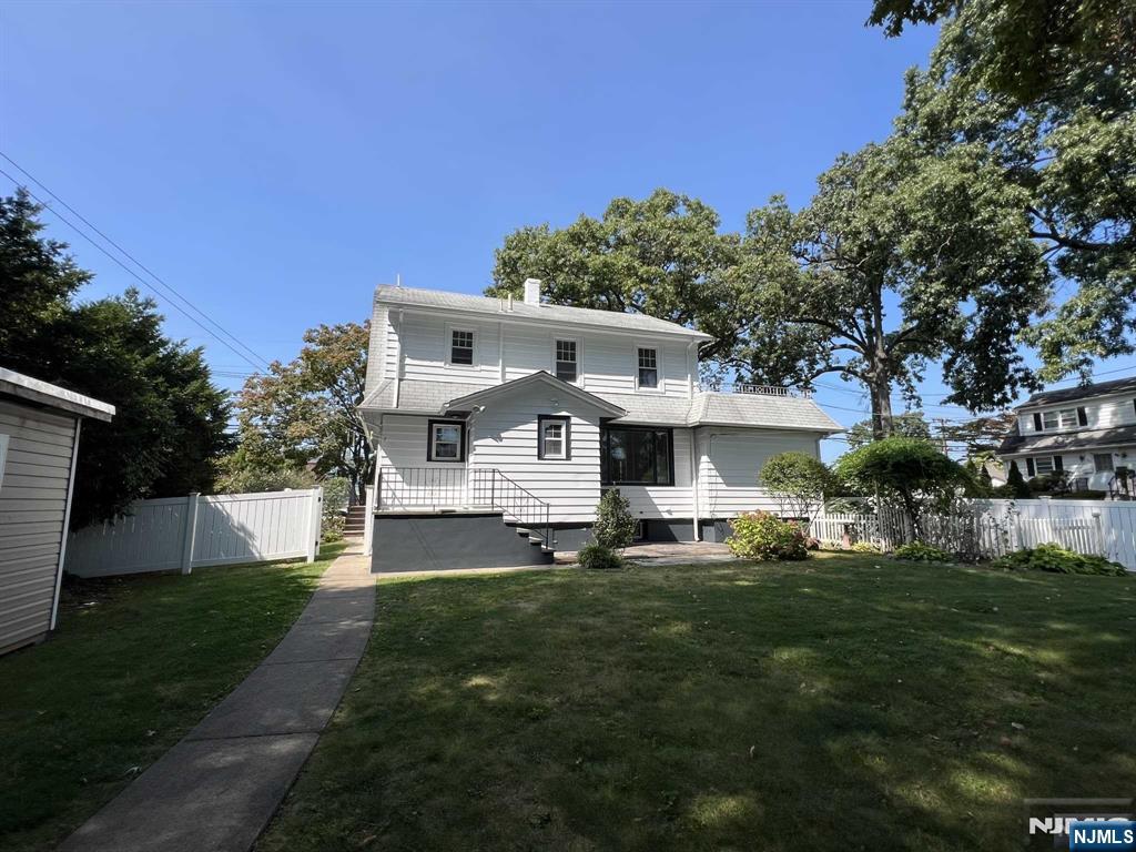 217 Hawthorne Avenue 2nd floor