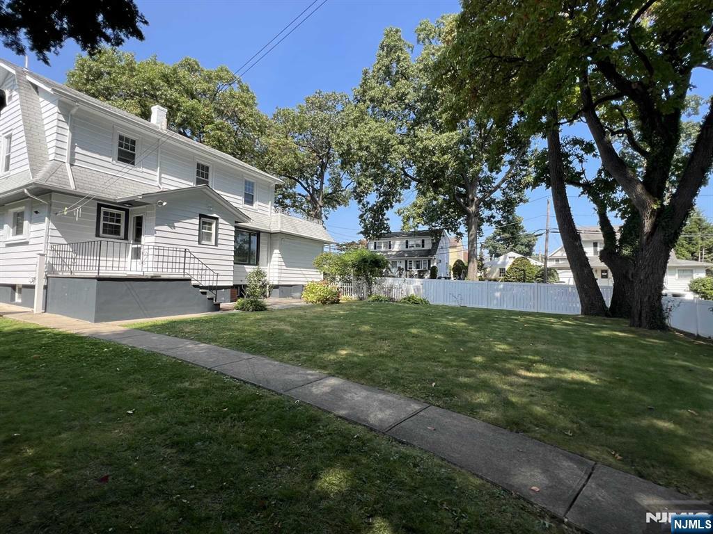 217 Hawthorne Avenue 2nd floor