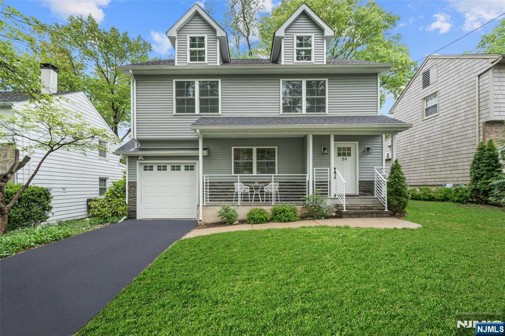 Property for Sale at 84 Mckinley Street, Nutley, New Jersey - Bedrooms: 4 
Bathrooms: 3.5 
Rooms: 10  - $1,050,000