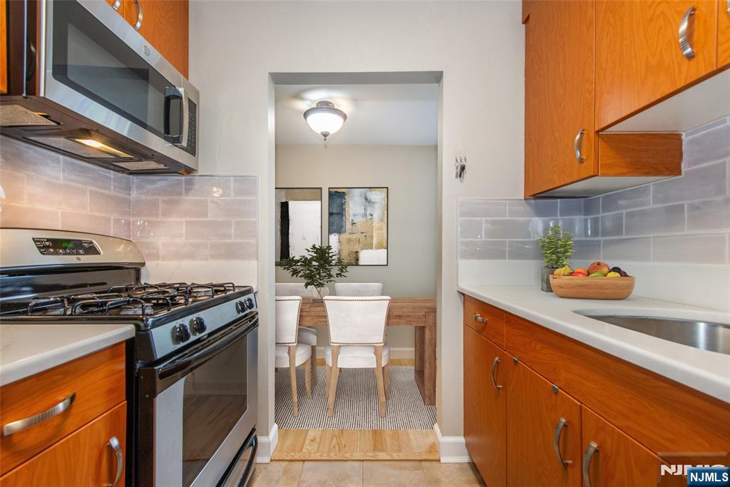 25 River Road C21