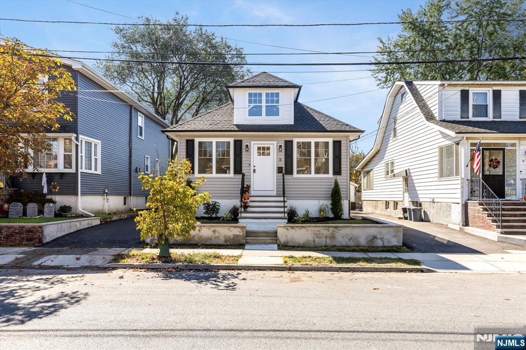 8 McKenzie Avenue