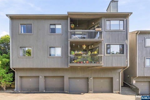 Photo of 179 Redwood Court #11, Ramsey, NJ 07446 (MLS # 26035366)