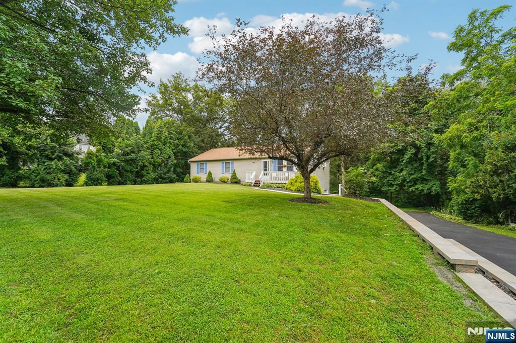4 Crest Hill Drive