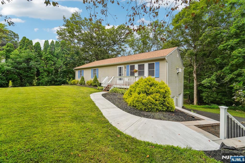 4 Crest Hill Drive