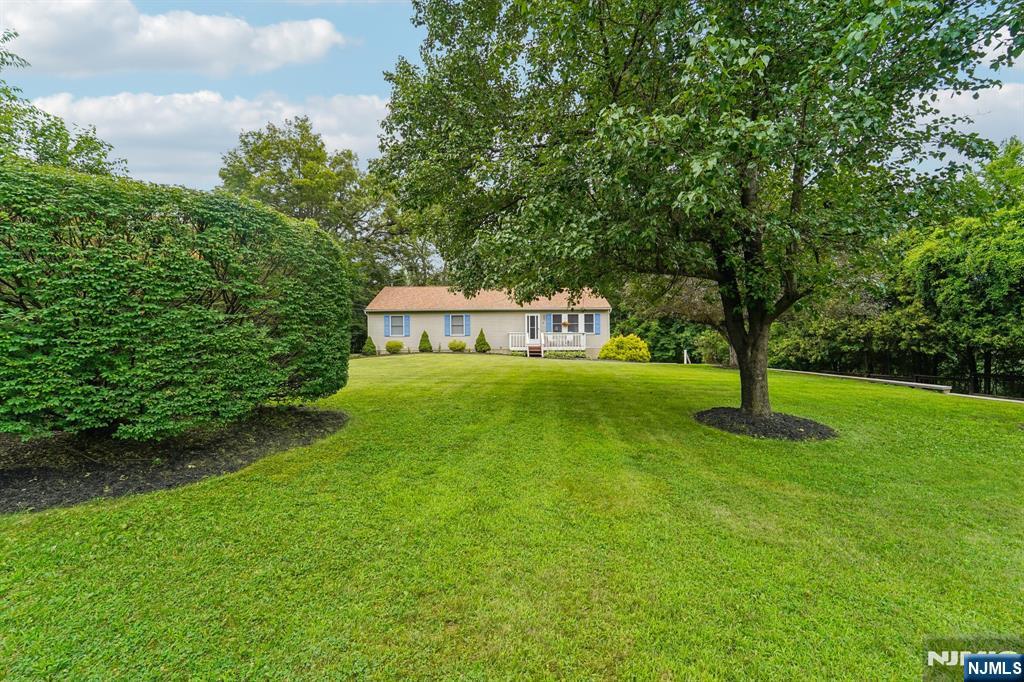 4 Crest Hill Drive