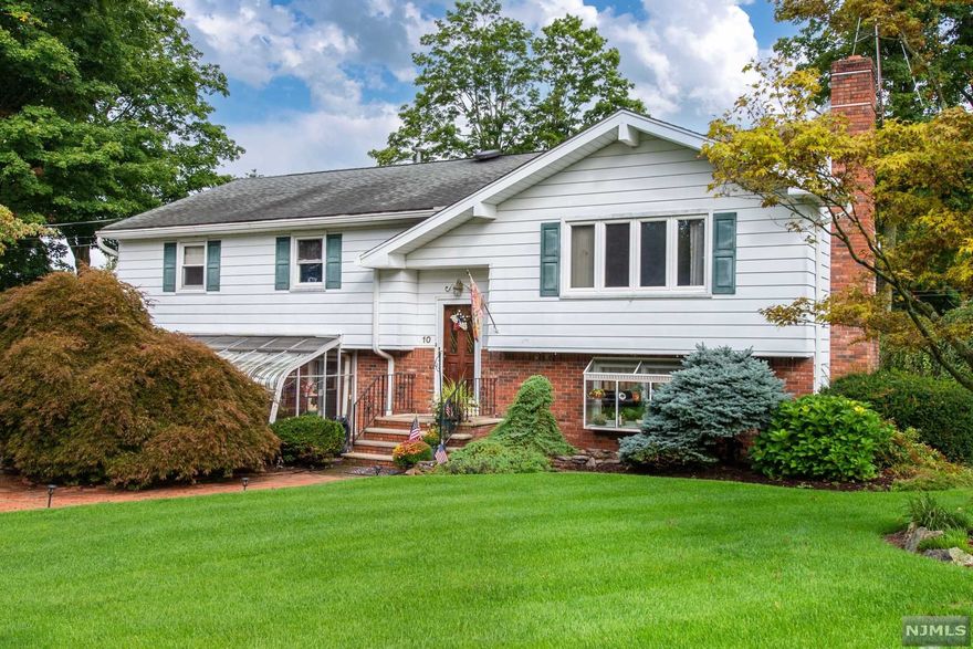 Original Owners! Never before been on the market! Expanded, custom built Bi-Level in the desirable Cliffwood Lake section of Stockholm! This home has it all! First FL feat. living room, dining room, EIK, sunroom/screened in porch, Master suite complete with FB w/stall shower & WIC, 2 guest bedrooms & guest bathroom. Walkout ground floor incl. family room w/gas fireplace, office/playroom, half bath, laundry room, garage entrance, & greenhouse! Other feat. include brand new central air, 2 car garage, generator h/u, storage shed, new pavers, water softener & ample attic storage. Home is solar panel ready for hot water. Greenhouse has a solar passive collector. Amenities include swimming, kayaking, non-powered boats, basketball court, pavilion & beach! Close to Mountain Creek, skiing, snowboarding, biking, hiking, & Crystal Springs Spa, resort, & restaurants!