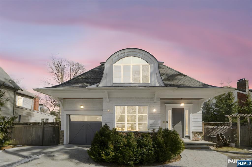 163 Highwood Ave, Tenafly, New Jersey - 5 Bedrooms  
5.5 Bathrooms  
11 Rooms - 