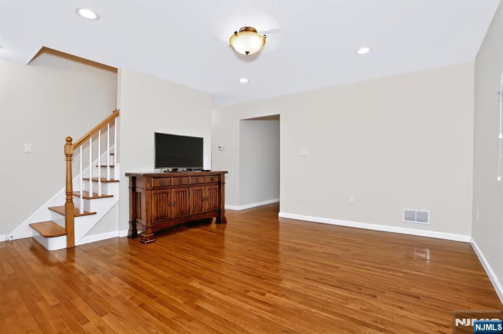 Homes for Sale in Northern NJ | ThisIsRiverEdge.com 30 Highwood Drive